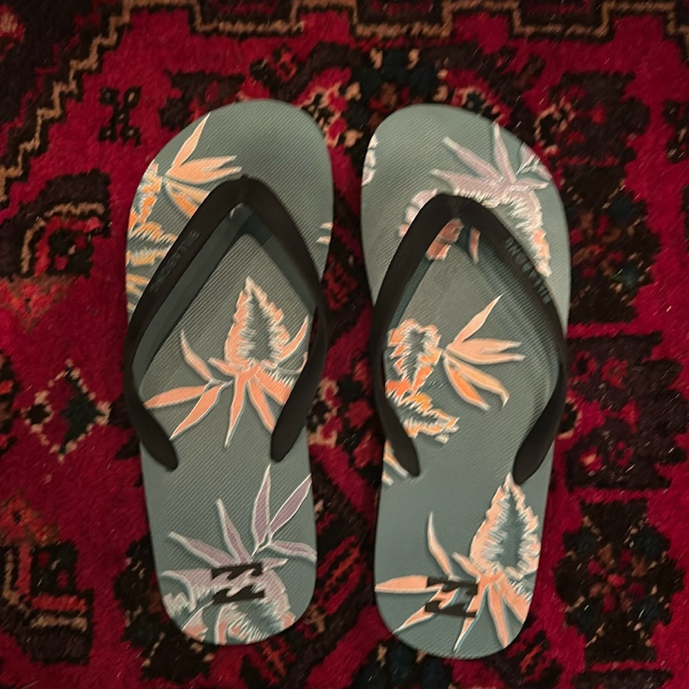 Men’s billabong flip flops worn once